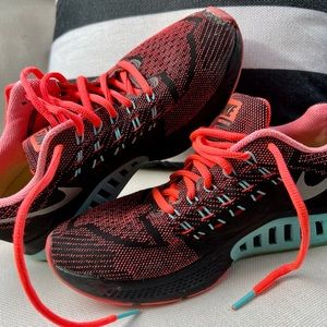 Nike Zoom Structure 18 ~ Womens size 9